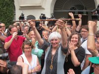 La alcaldesa de Badalona ve "escandaloso" que Llanos de Luna quiera impedir trabajar el 12 de octubre