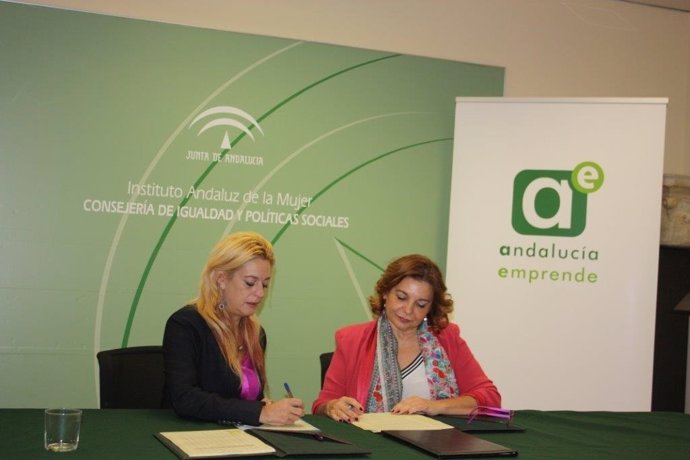 Firma del convenio entre el IAM y Andalucía Emprende