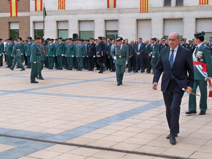 El ministro Jorge Fernández Díaz con la Guardia Civil