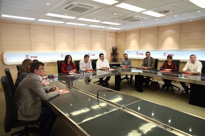 Javier Fernández preside la reunión de la gestora del PSOE
