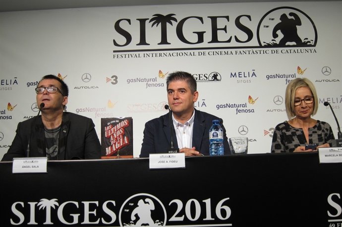 El dtor.À.Sala, el autor J.A.Fideu y la dtora.Editorial M.Serras