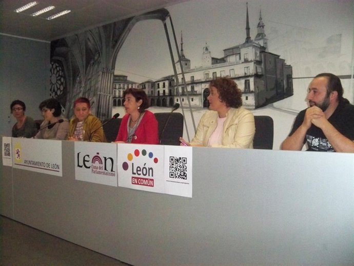 Representación de asociaciones de mujeres con león en común.