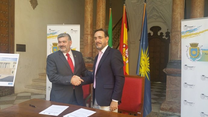 David García y Felipe López firman acuerdo de rehabilitación en Écija.