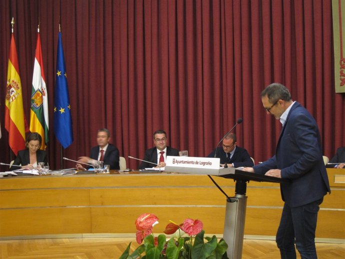 Antoñanzas se dirige a la alcaldesa en el Debate de la Ciudad