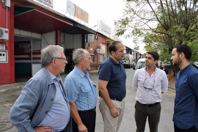 Rojas con los empresarios de los polígonos.