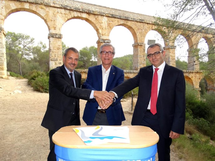 Firma del convenio de colaboración de Agbar con los Juegos del Mediterráneo 2017