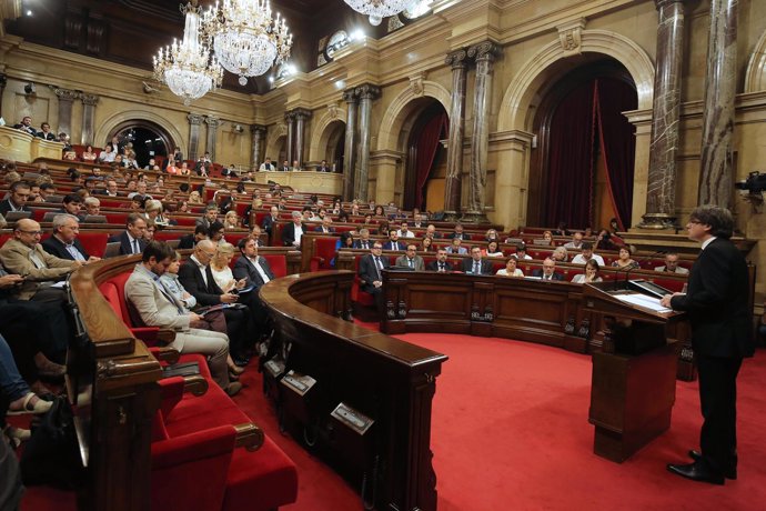 El presidente de la Generalitat, Carles Puigdemont, en el Parlament