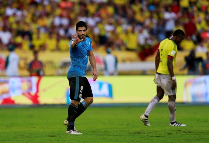 Luis Suárez celebra su gol contra Colombia en la fase de clasificación Mundial
