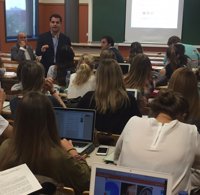 Un experto señala que la batalla política está en Facebook y que en España la gana Podemos