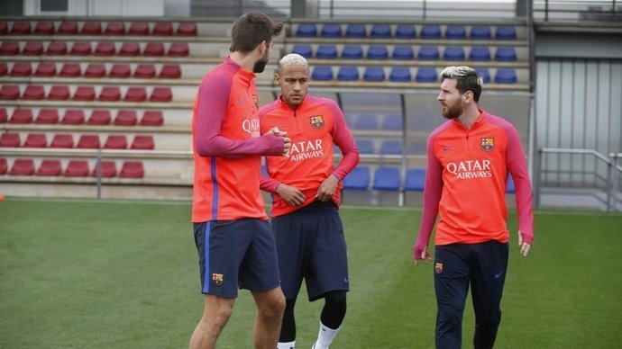 Piqué, Neymar y Messi en el entrenamiento del Barcelona