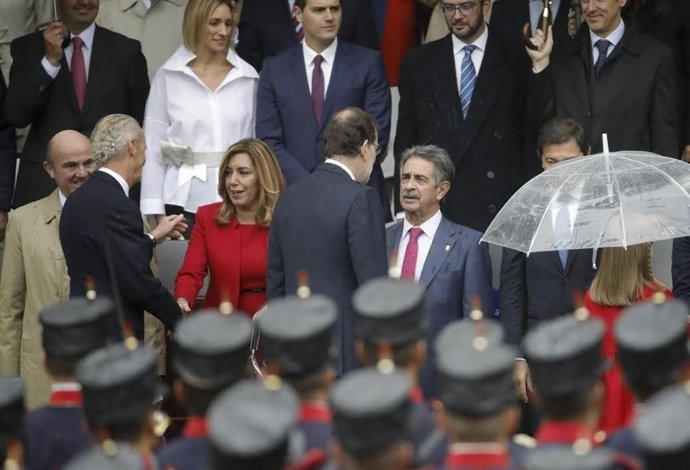 Rajoy saluda a Revilla en el Día de la Fiesta Nacional 