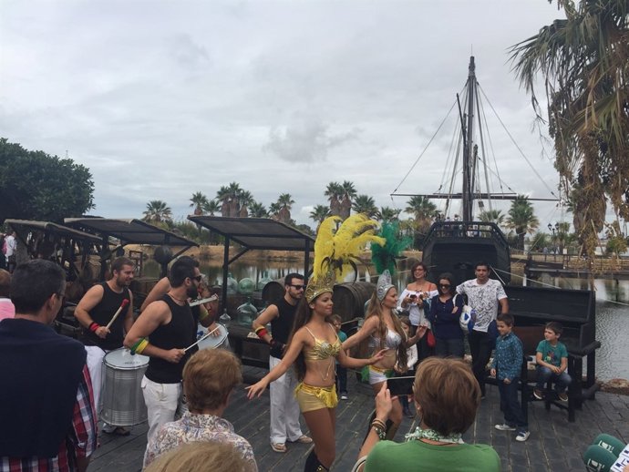 Celebración del 12 de octubre en el Muelle de las Carabelas