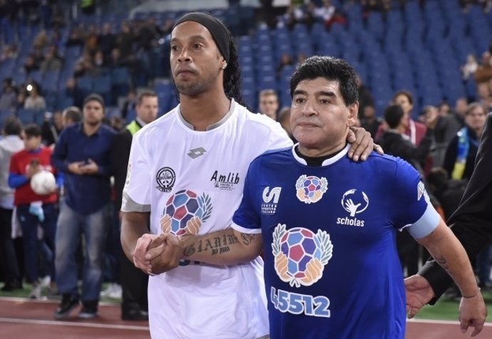 Ronaldinho y Maradona en el 'Partido por la Paz'