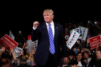 La campaña de Trump tilda de "ficción" las denuncias por tocamientos inapropiados