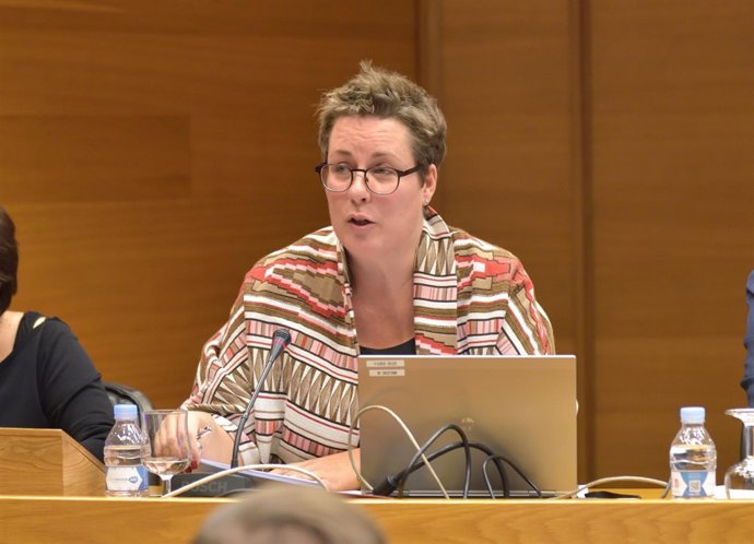 María José Mira en la Comisión de las Corts