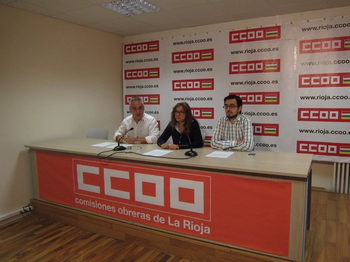 Participantes en la rueda de prensa de CCOO