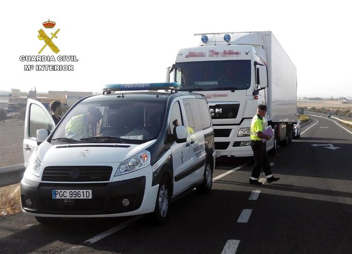 La Guardia Civil Intercepta A Un Camionero Conduciendo Un Tráiler De 40 Tonelada