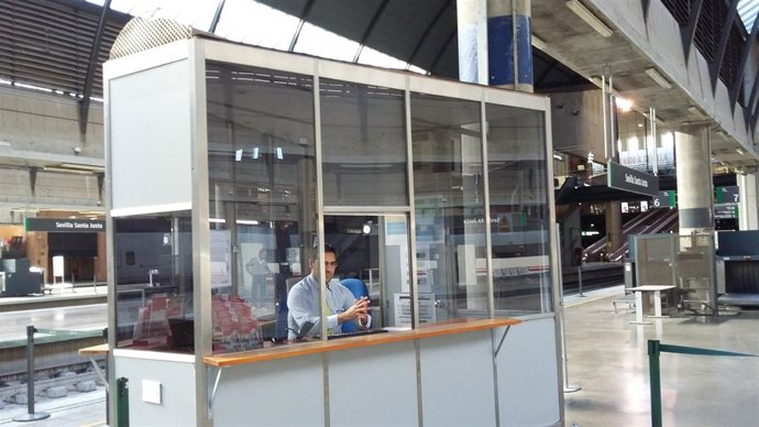 Nota De Prensa De Adif Lic Cabinas Control Acceso Sevilla Santa Justa