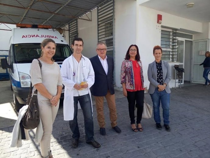 El delegado de Salud en Huelva, Rafael López, en Punta Umbría.