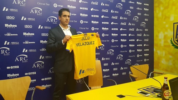 Julio Velázquez, presentado como entrenador del Alcorcón