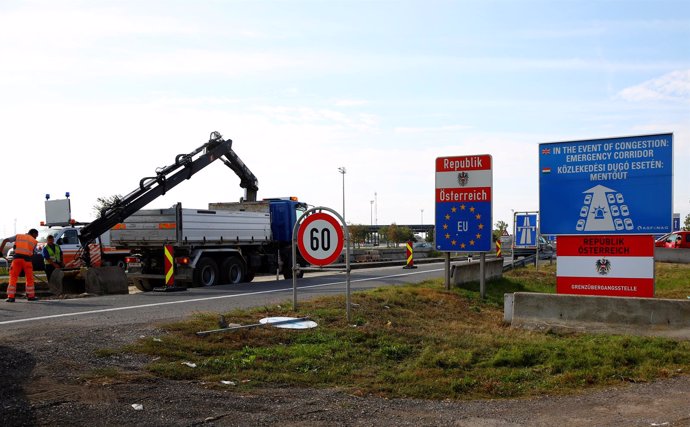 Construcción de una valla en la frontera de Austria con Hungría