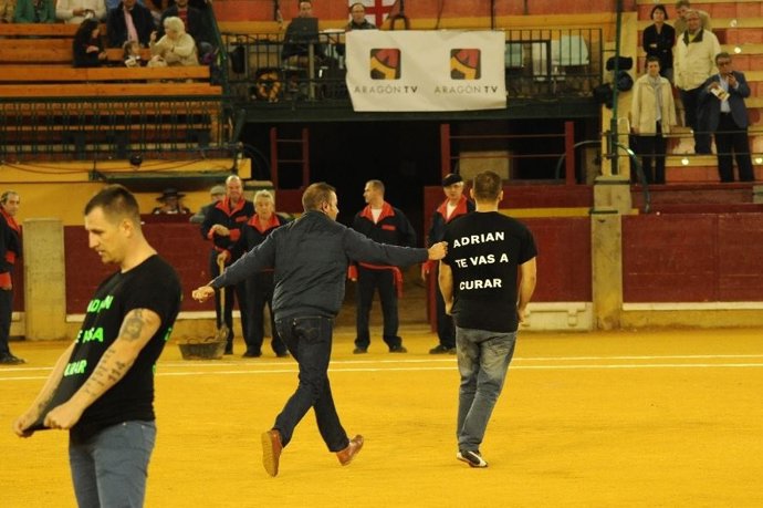 Antitaurinos saltan al ruedo en apoyo al pequeño Adrián