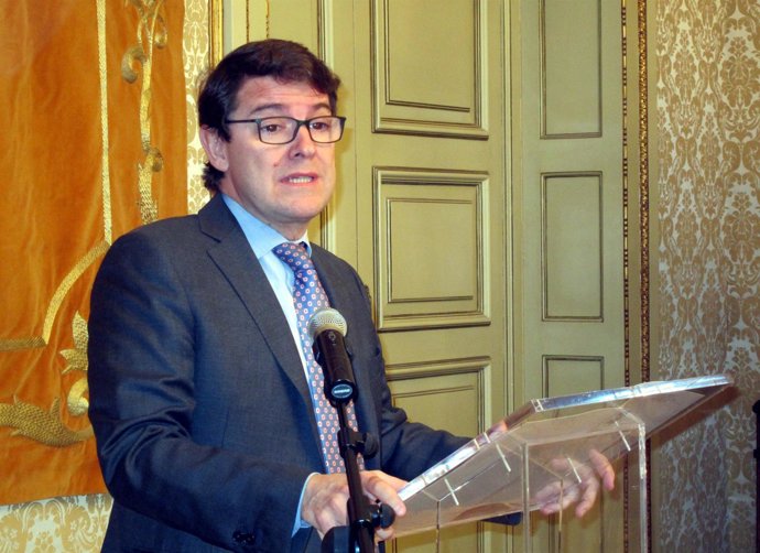 Mañueco durante la rueda de prensa