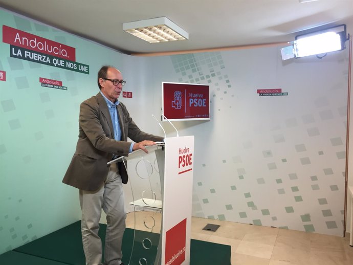 José Juan Díaz Trillo en la sede del PSOE