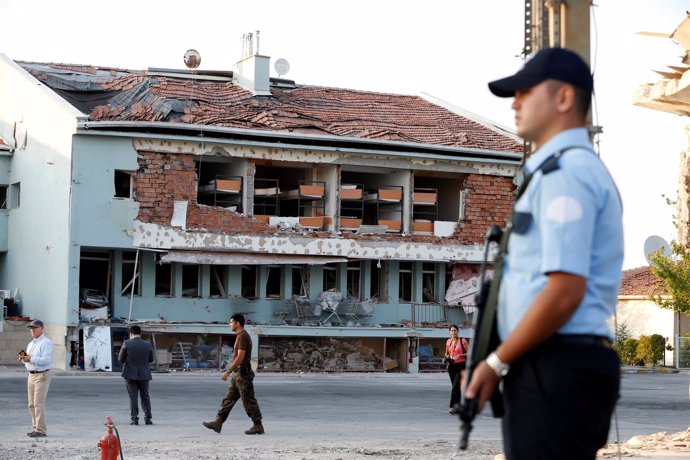 Un policía en Ankara