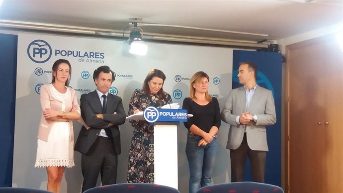 Carmen Crespo junto a los parlamentarios almerienses del PP