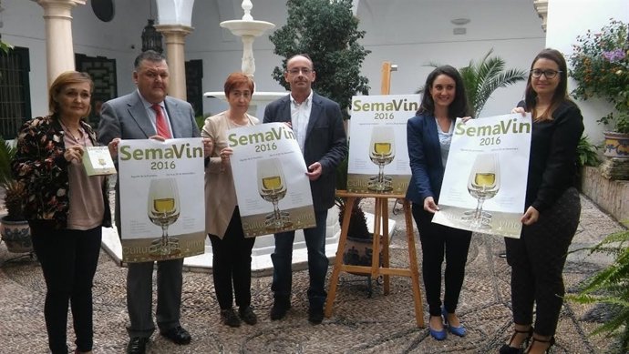 Autoridades durante la presentación de 'SemaVin 2016'