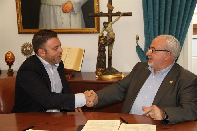 La UCAM Crea Con El Grupo Tiquismiquis Y Freshko Dos Cátedras En Innovación En E