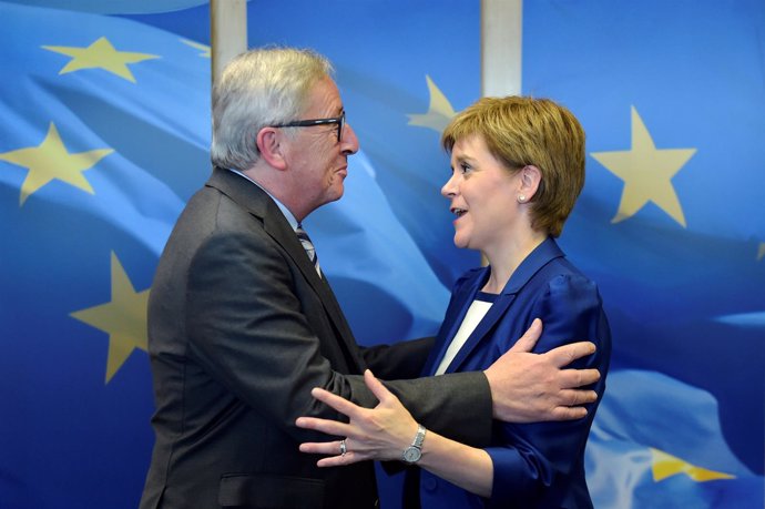 Nicola Sturgeon y Jean-Claude Juncker se reúnen en Bruselas