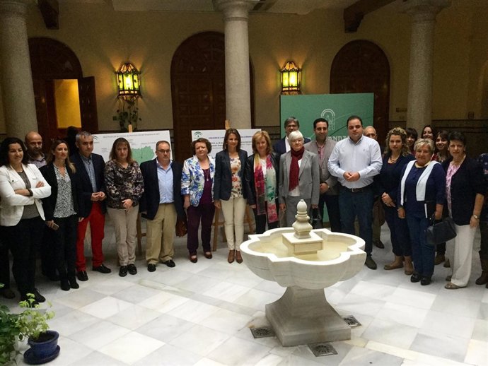 Asistentes a la reunión sobre la red de unidades de Atención Infantil Temprana.