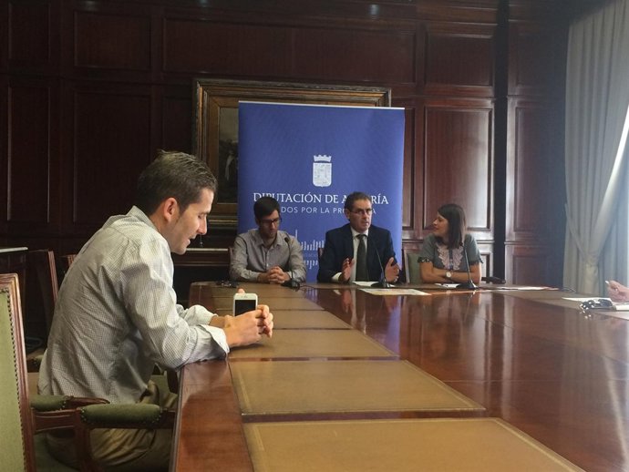 El Trofeo de Voleibol 'Ciudad de Berja' reune a 14 clubes de cuatro provincias.