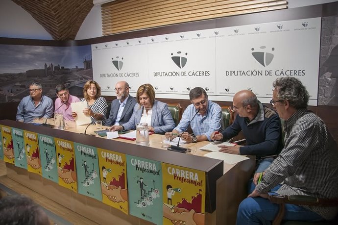 Firma acuerdo carrera profesional Diputación de Cáceres