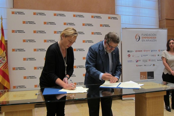 Firma de los convenios de las cátedras.