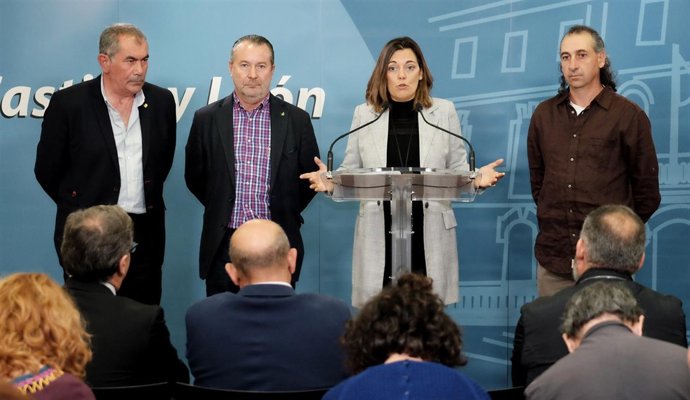 Marcos atiende a los medios tras la reunión de Herrera con las OPA