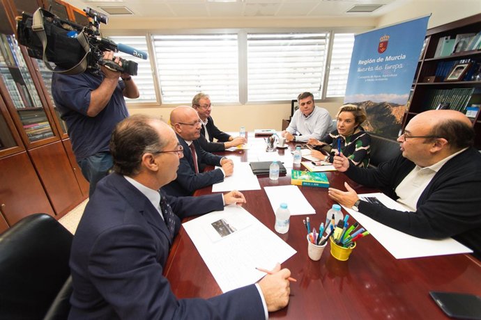 Reunión de Ciudadanos y Adela Martínez Cachá