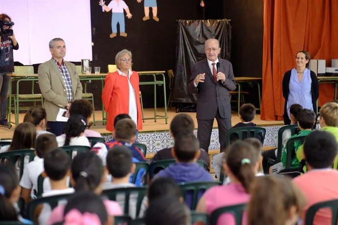 EL AYUNTAMIENTO DE MÁLAGA INFORMA: LA CONVIVENCIA EN LAS SOCIEDADES MULTICULTURA