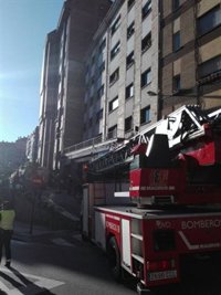 La explosión de un viejo televisor provoca un incendio en un piso de Oviedo