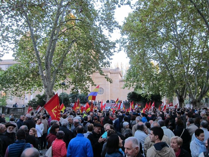 Concentración en Pamplona en contra del fascismo