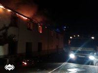 Un incendio calcina parte de una vivienda en Ibias