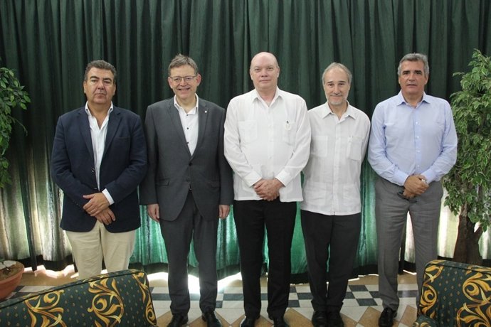Puig, junto al presidente de Air Nostrum, Carlos Bertomeu, reunidos en Cub