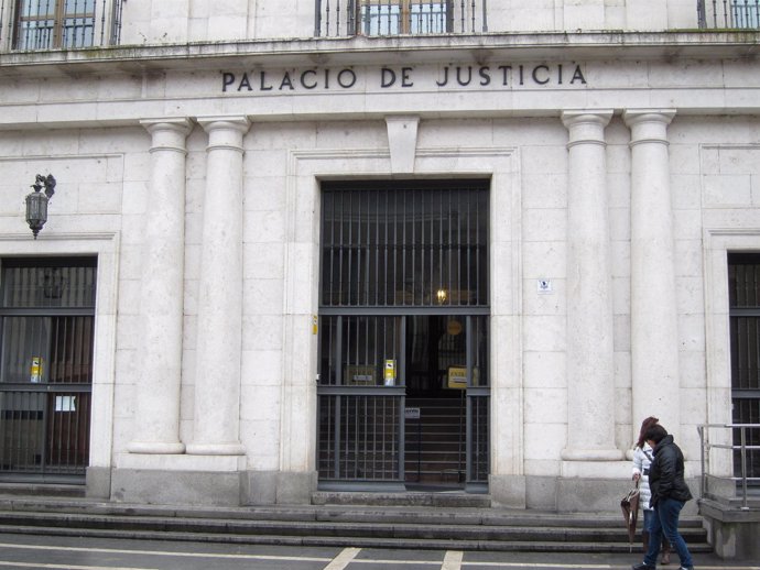 Fachada de la Audiencia de Valladollid.