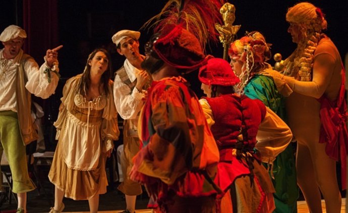 Un momento de 'El traje nuevo del Emperador' de la Ópera de Cámara de Navarra