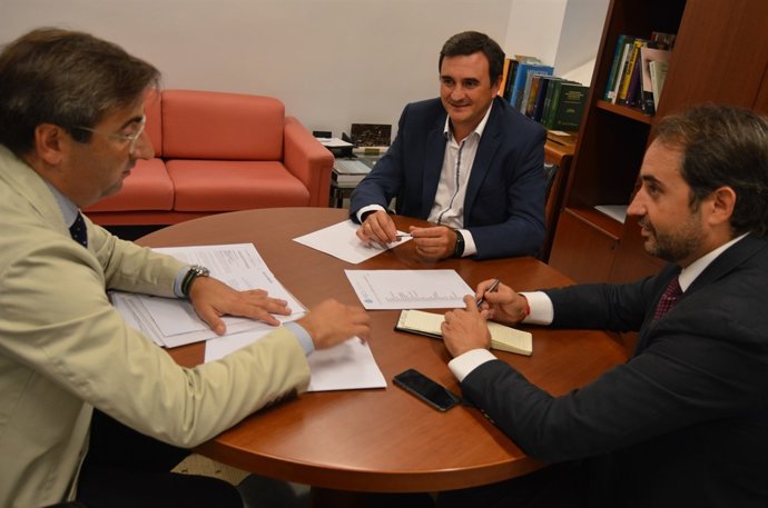 Nota De Prensa Y Foto PP Andaluz: Félix Romero