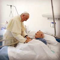 El Papa arremete contra la cultura del descarte que excluye a los ancianos al considerarlos "improductivos"