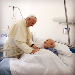 El Papa Francisco visita un hospital