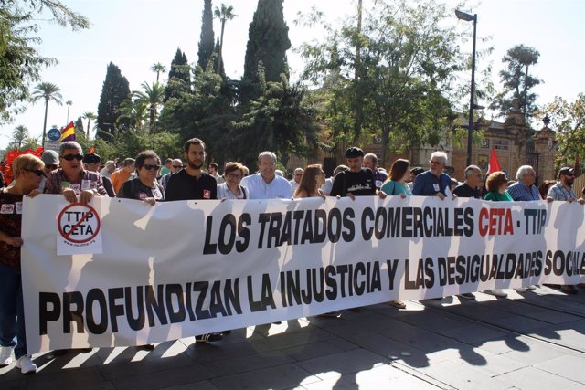 Partidos Y Organizaciones Se Movilizan En Protesta Contra La Pobreza El Ttip Y El Ceta 5042